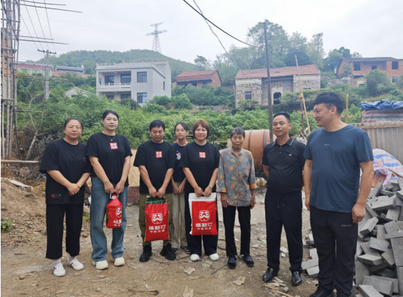 塔斯汀湖北加盟商助力乡村振兴 扶残助困温暖人心 