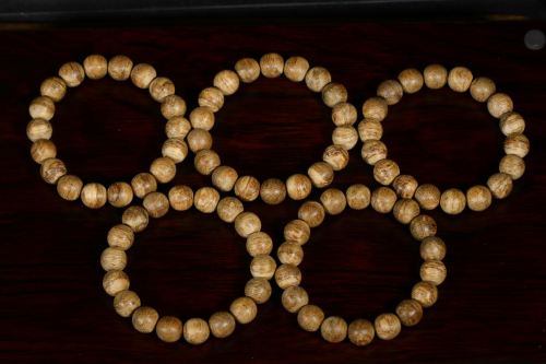 沉香手串收藏5年能翻倍吗?别急着入场,看完行家分析再决定