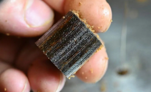 90%爱香人士都错了？深层揭秘如何鉴别奇楠真假，看完再买不吃亏