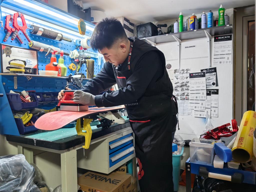 3万人吃上“冰雪饭” 冬奥小城崇礼冰雪经济热潮涌动